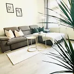 Renoviertes Apartment In Zentraler Lage - Wlan, Smart-Tv, Kueche, Balkon Und Queensize-Bett Fuer 4 Gaeste