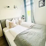 Renoviertes Apartment In Zentraler Lage - Wlan, Smart-Tv, Kueche, Balkon Und Queensize-Bett Fuer 4 Gaeste